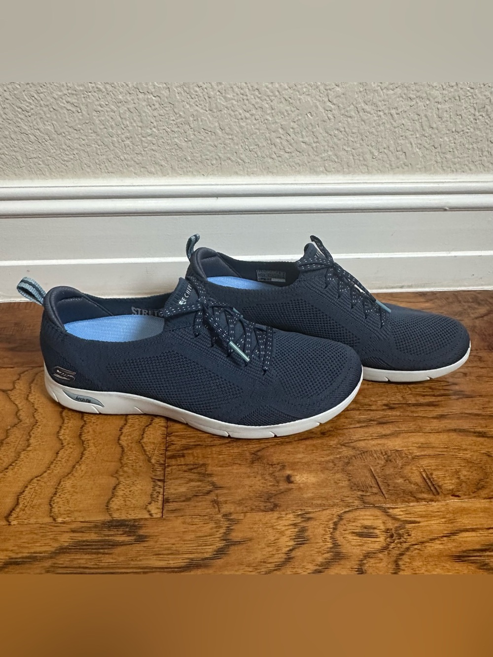 Skechers Arch Fit Refine Freesia Navy Blue Women’s Athletic Sneakers Size 9.5